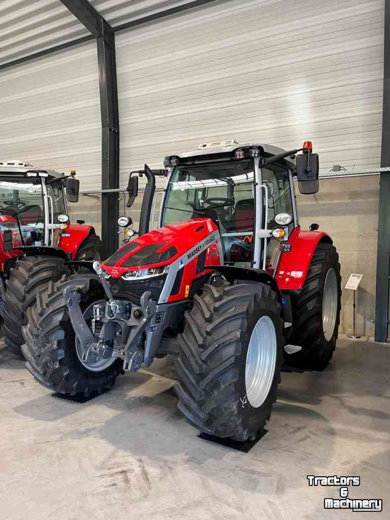 Schlepper / Traktor Massey Ferguson 5S.145 Dyna-VT