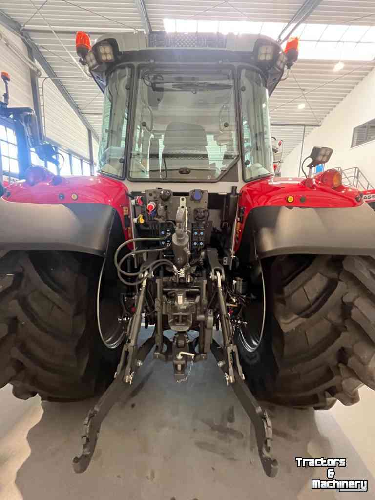 Schlepper / Traktor Massey Ferguson 5S.145 Dyna-VT