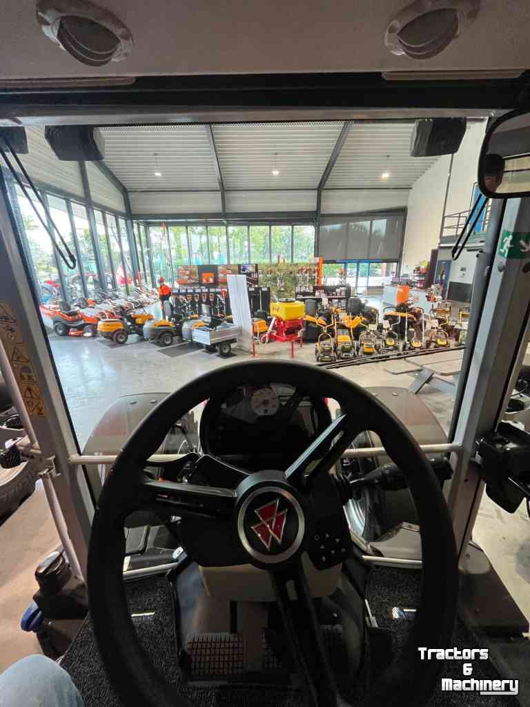 Schlepper / Traktor Massey Ferguson 5S.145 Dyna-VT