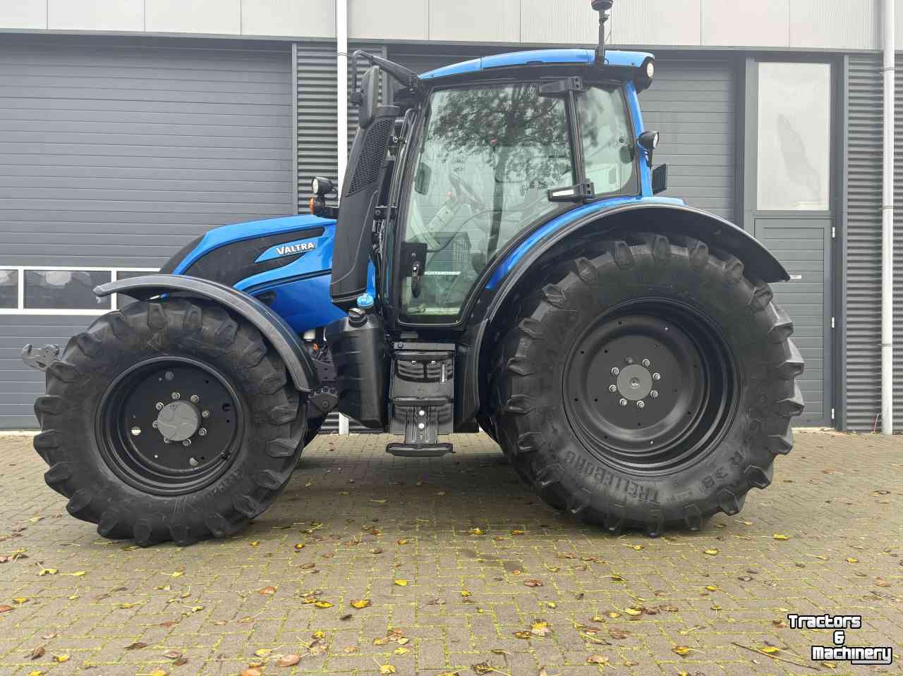 Schlepper / Traktor Valtra N174 Versu