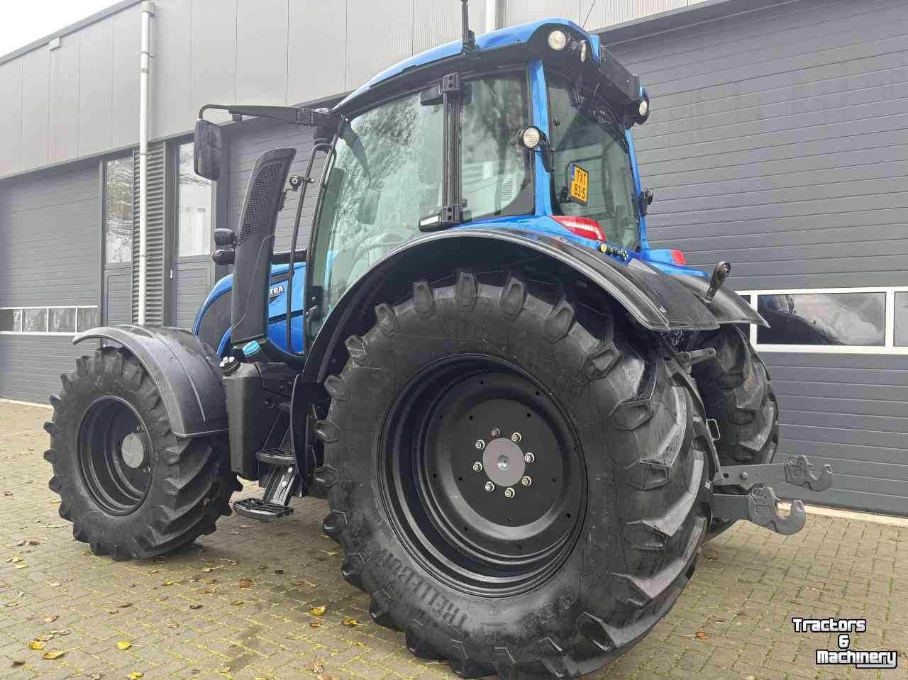 Schlepper / Traktor Valtra N174 Versu