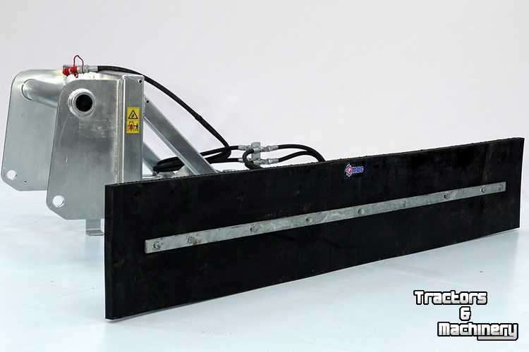 Sonstiges Erntemaschinen und Zubehör Qmac Rubber barn scraper 2.70 mtr hookup Manitou