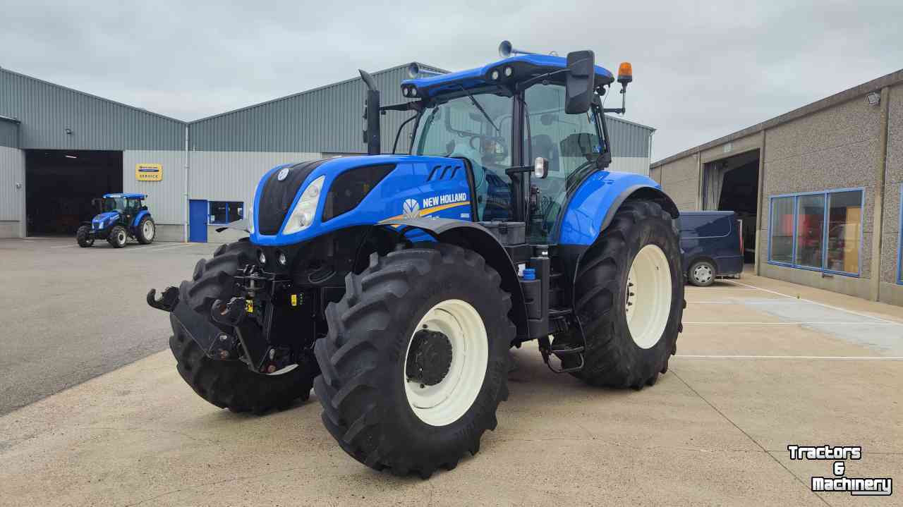 Schlepper / Traktor New Holland T7.245 PC Sidewinder INT4