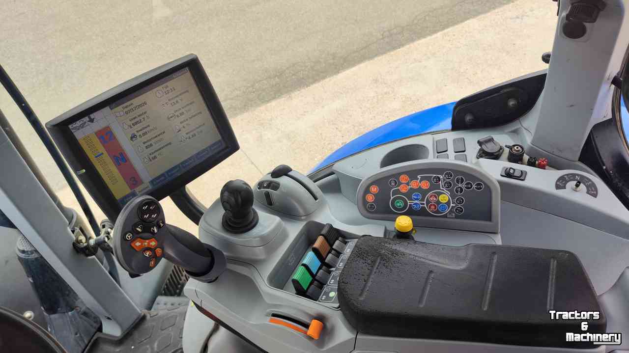Schlepper / Traktor New Holland T7.245 PC Sidewinder INT4