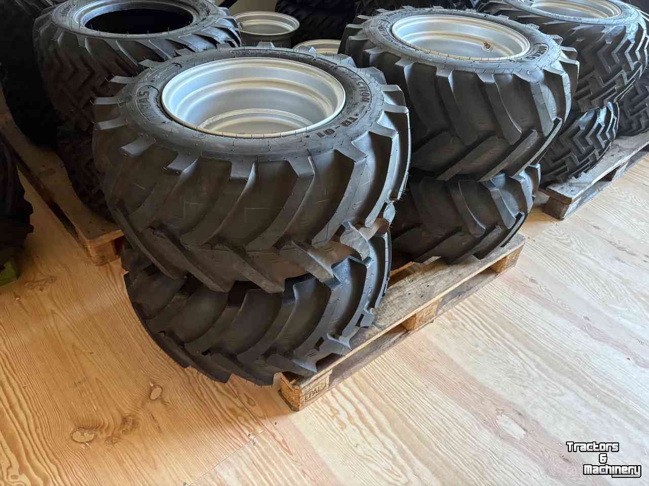 Räder, Reifen, Felgen & Distanzringe  Banden minishovel 31x15.50-15 / 400/50-15