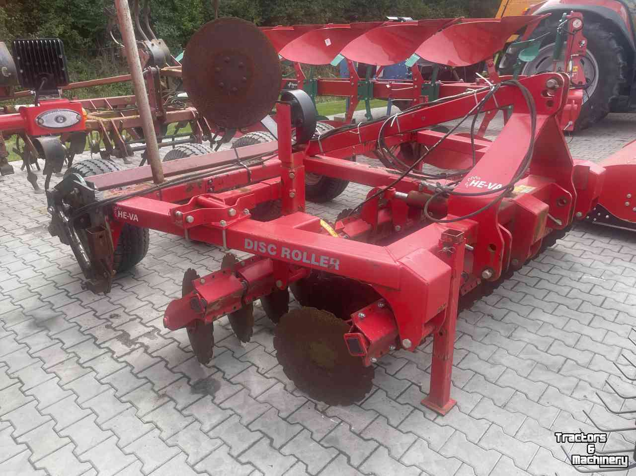Scheibenegge He-Va Disc roller met hydraulische bandenwals