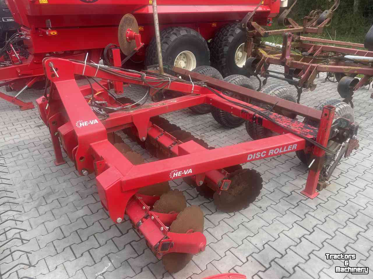Scheibenegge He-Va Disc roller met hydraulische bandenwals