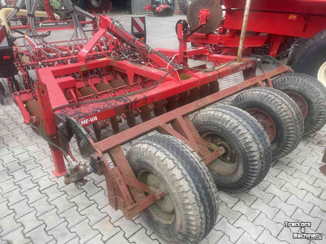 Scheibenegge He-Va Disc roller met hydraulische bandenwals