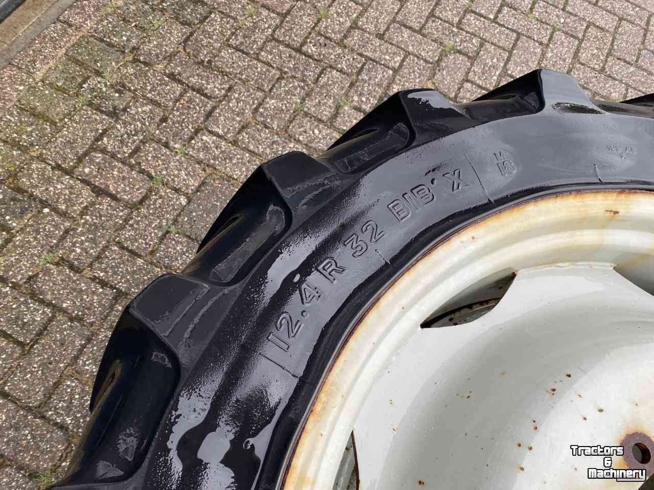 Räder, Reifen, Felgen & Distanzringe Michelin 12.4R32 op 6 gaats velg