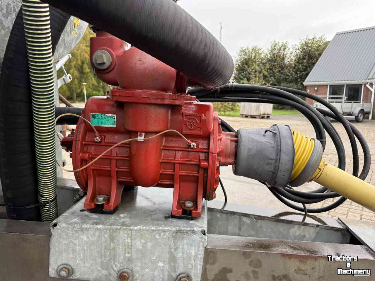 Gülletankwagen / Güllefässer Veenhuis Ecovac 8000 giertank + Bouwland injecteur bemester