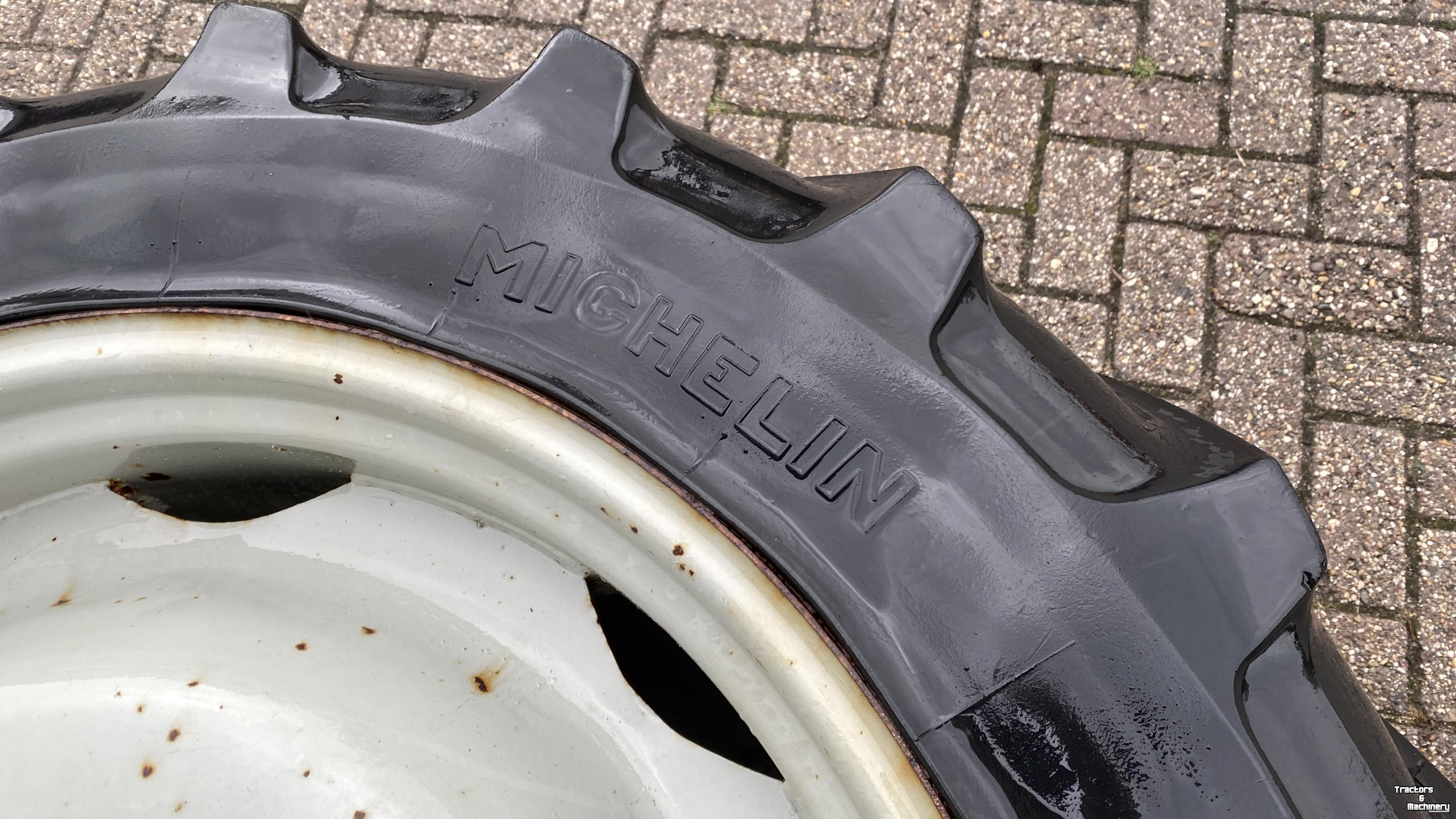 Räder, Reifen, Felgen & Distanzringe Michelin 12.4R32 op 6 gaats velg
