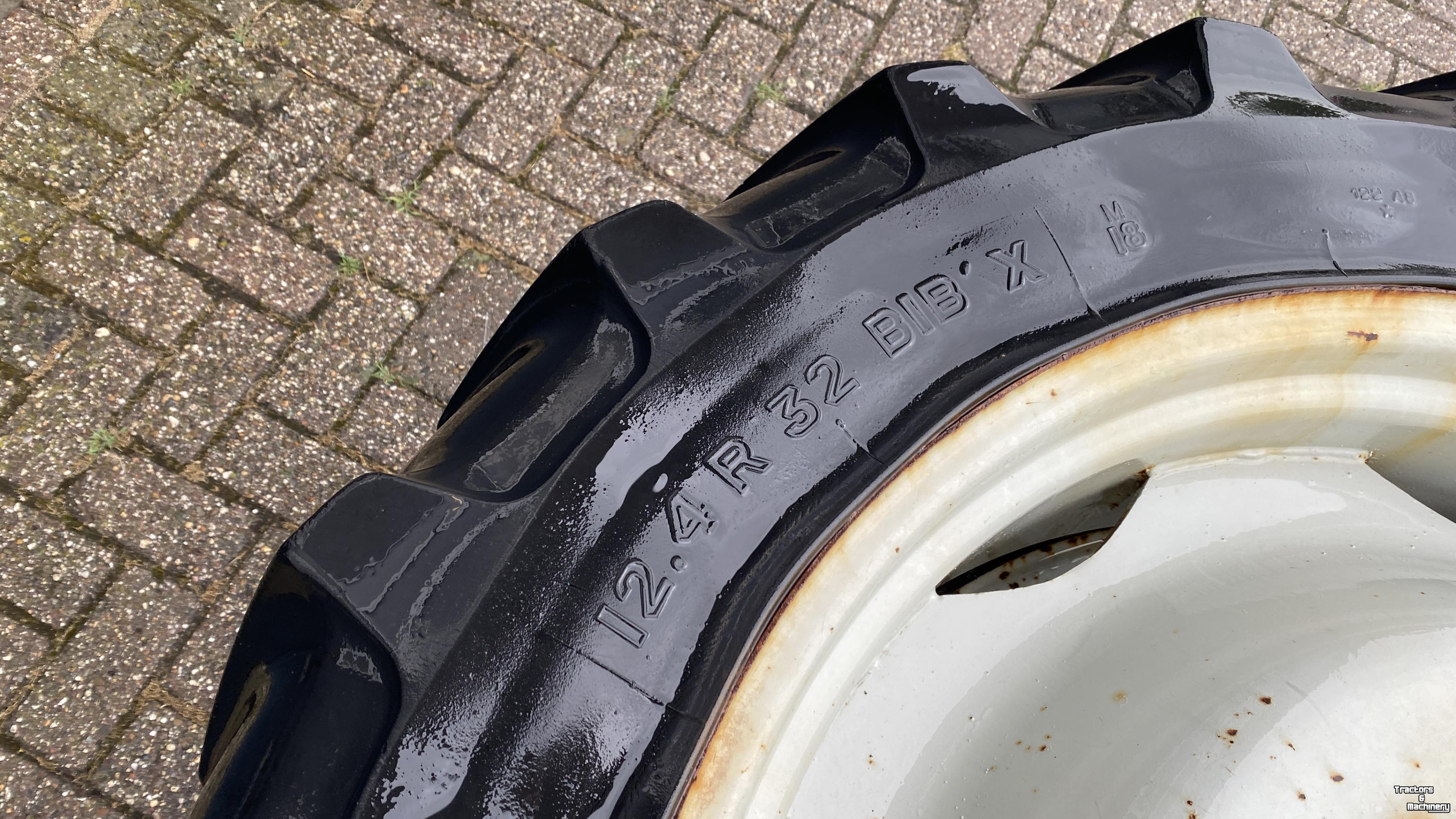 Räder, Reifen, Felgen & Distanzringe Michelin 12.4R32 op 6 gaats velg