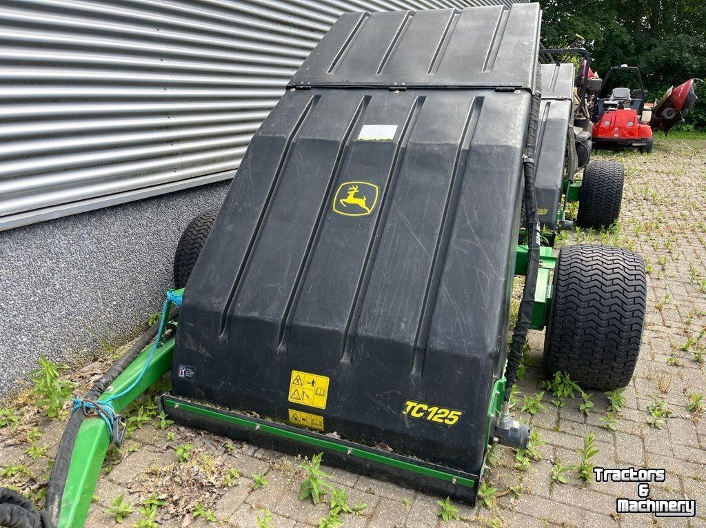 Kehrmaschine John Deere TC125