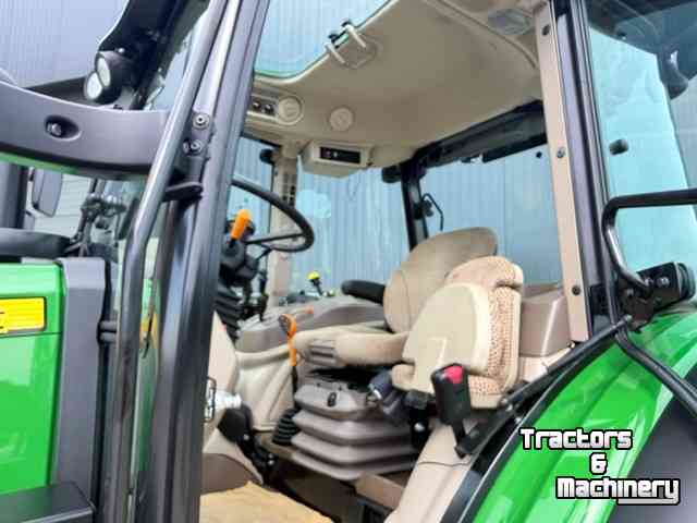 Schlepper / Traktor John Deere 5100m