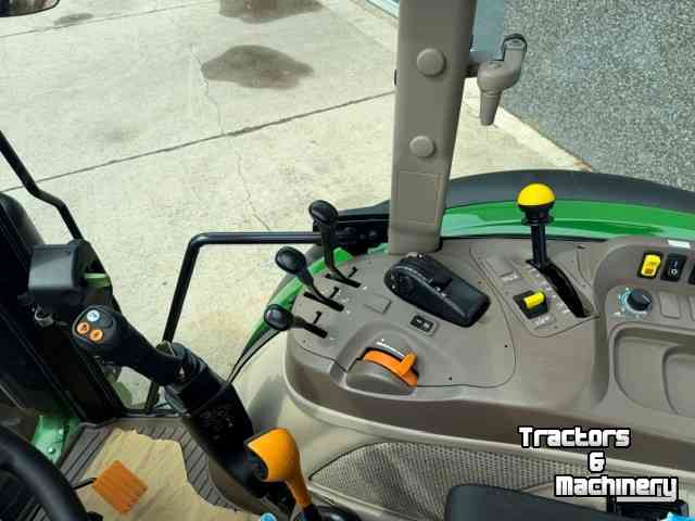 Schlepper / Traktor John Deere 5100m