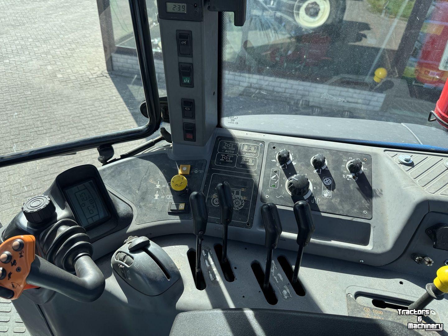 Schlepper / Traktor New Holland TM190