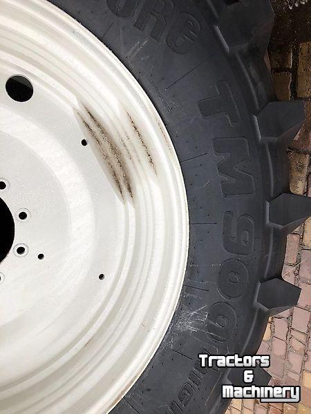 Räder, Reifen, Felgen & Distanzringe Trelleborg Trelleborg - 710/70R42 TM900 op wiel Valtra Q-serie