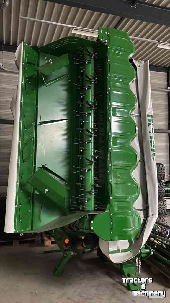 Mähwerk McHale Proglide B9000 + F 3100 Triple Maaier Overjarig