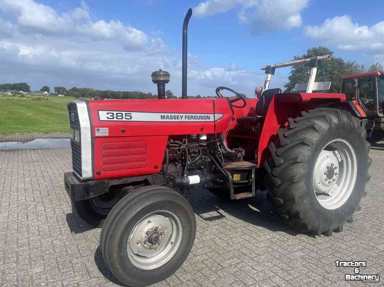 Schlepper / Traktor Massey Ferguson 385 2WD Perkins 4 cil.diesel Powersteering