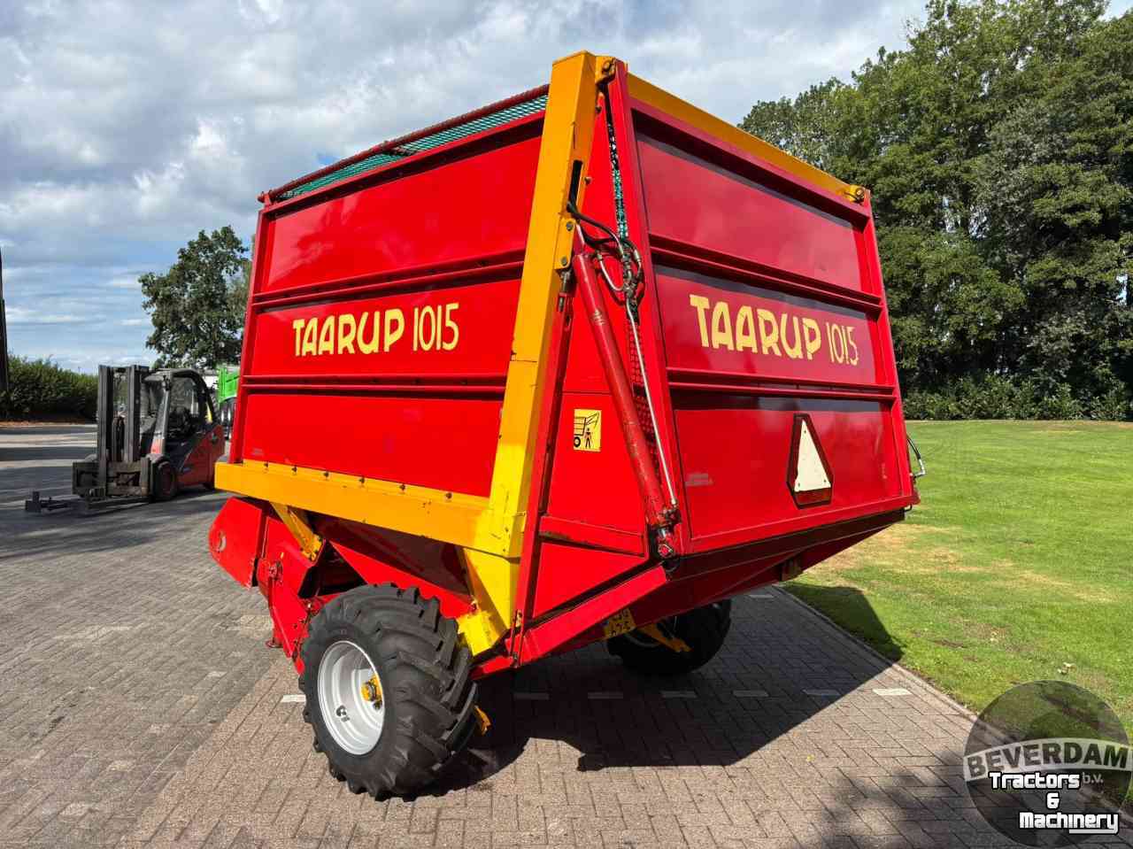 Lade- und Dosierwagen Taarup 1015