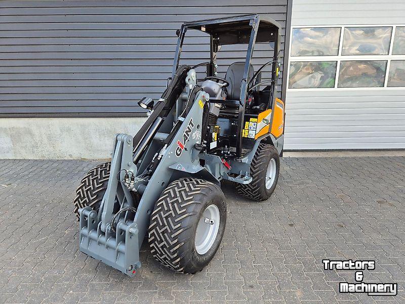 Radlader Giant G2700HD