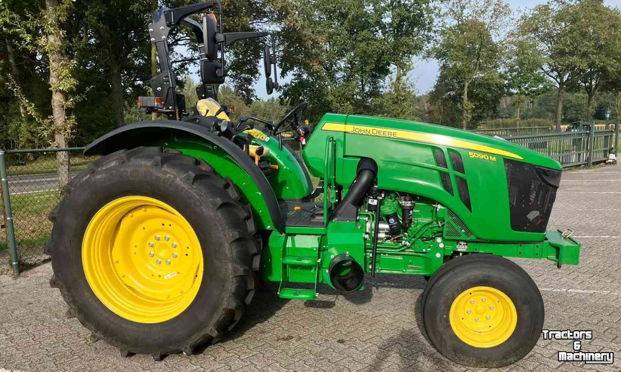 Schlepper / Traktoren John Deere 5090 M 16F/16R PR Tractor