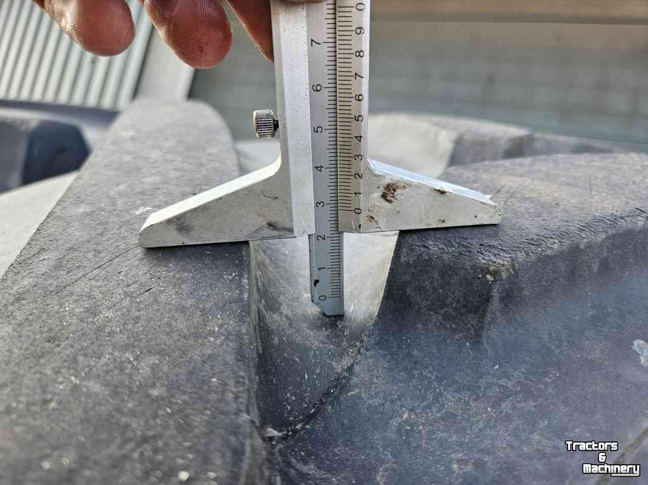 Räder, Reifen, Felgen & Distanzringe Michelin 710/60R42 Xeobib. 30 mm!