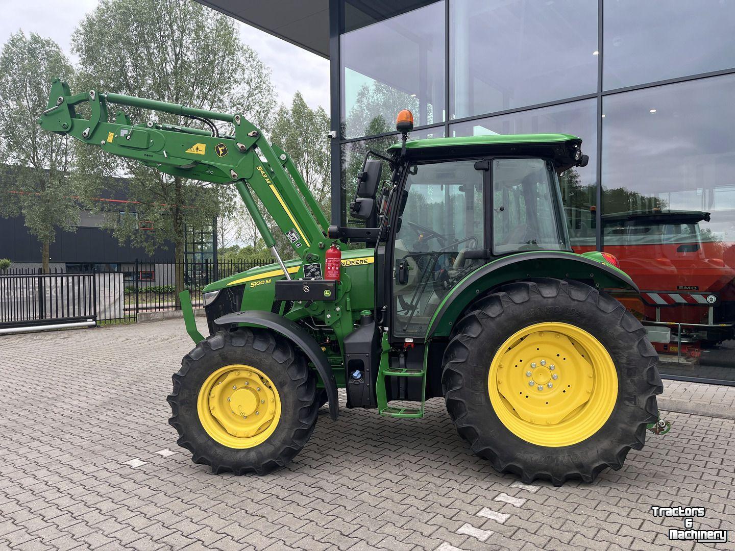 Schlepper / Traktor John Deere 5100M