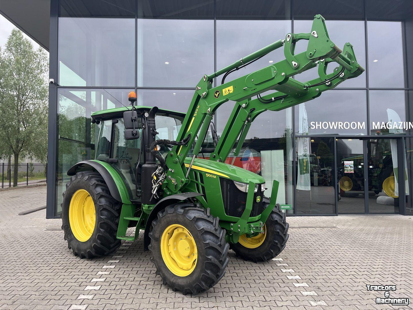 Schlepper / Traktor John Deere 5100M