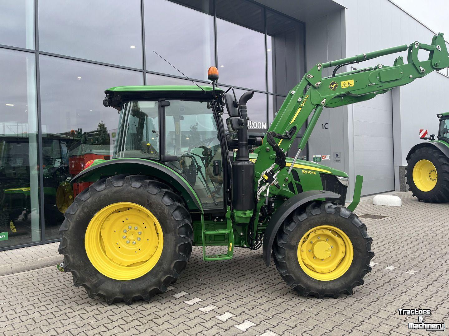 Schlepper / Traktor John Deere 5100M