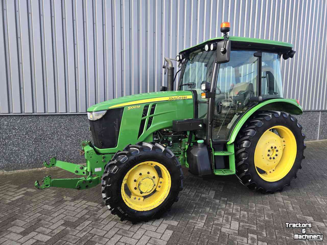 Schlepper / Traktor John Deere 5100M