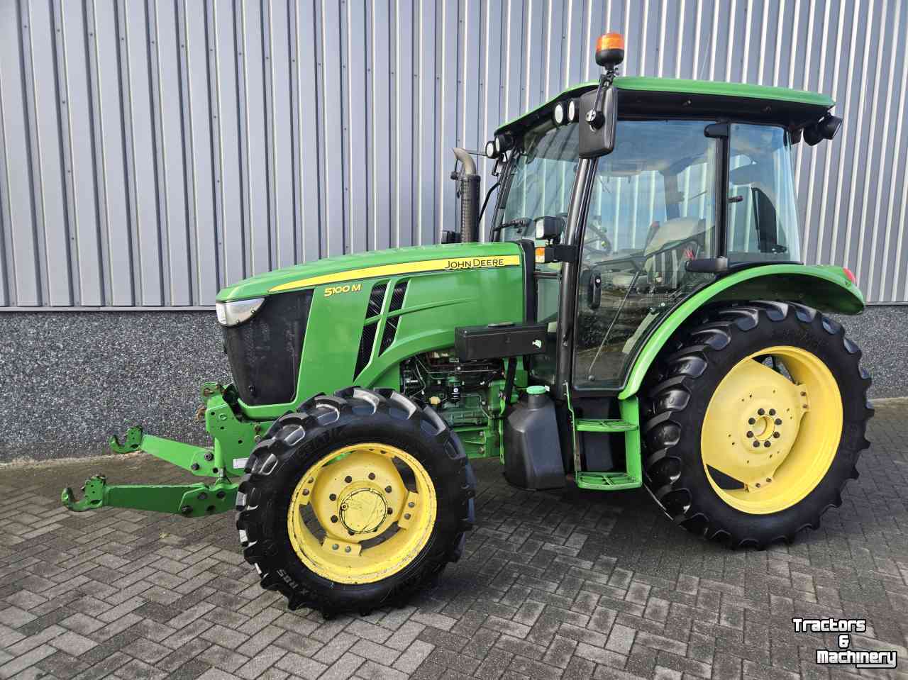 Schlepper / Traktor John Deere 5100M