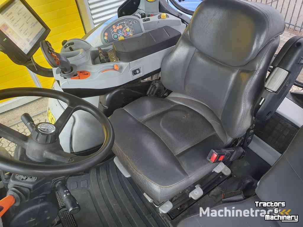 Schlepper / Traktor New Holland T7.235