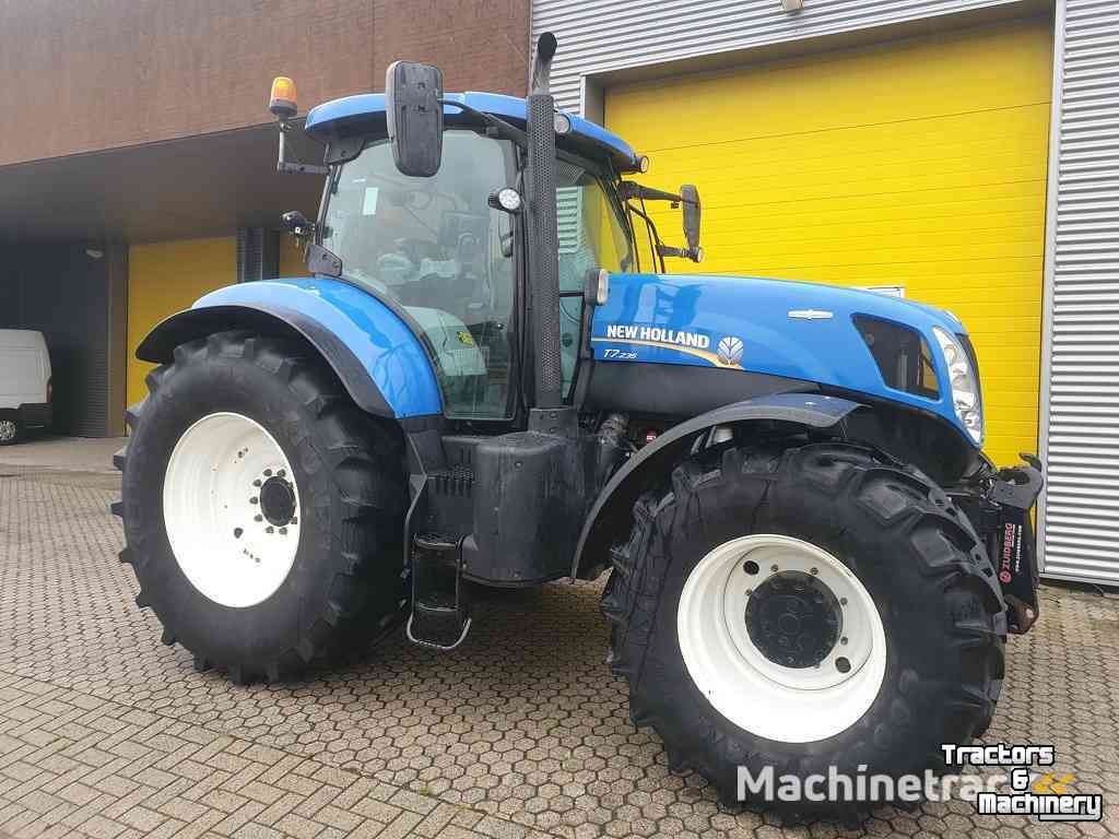Schlepper / Traktor New Holland T7.235