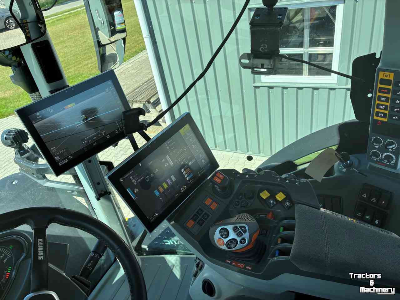 Schlepper / Traktor Claas Axion 830 C-Matic First Claas
