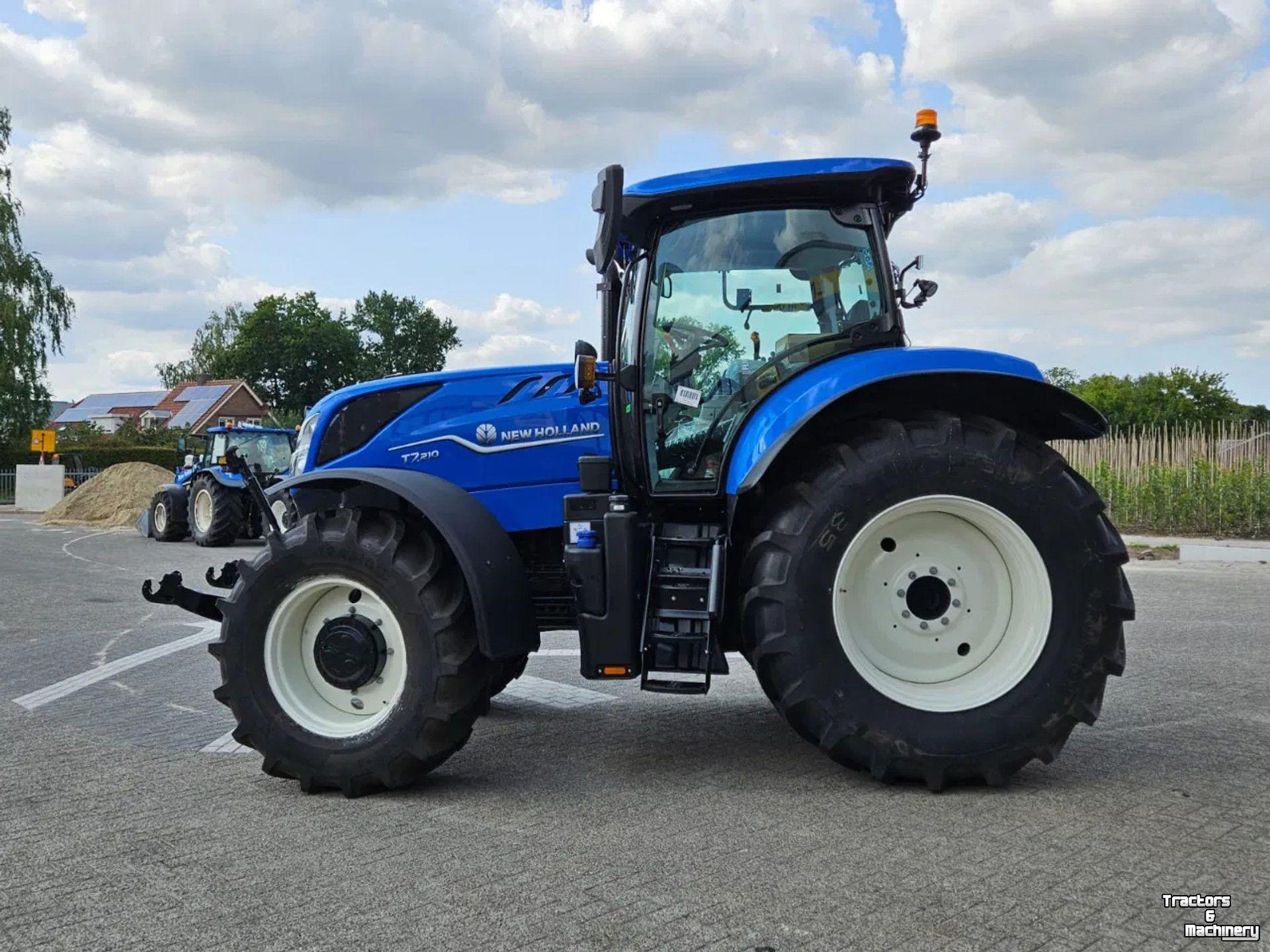 Schlepper / Traktor New Holland T7.210 Range command 50 km/h