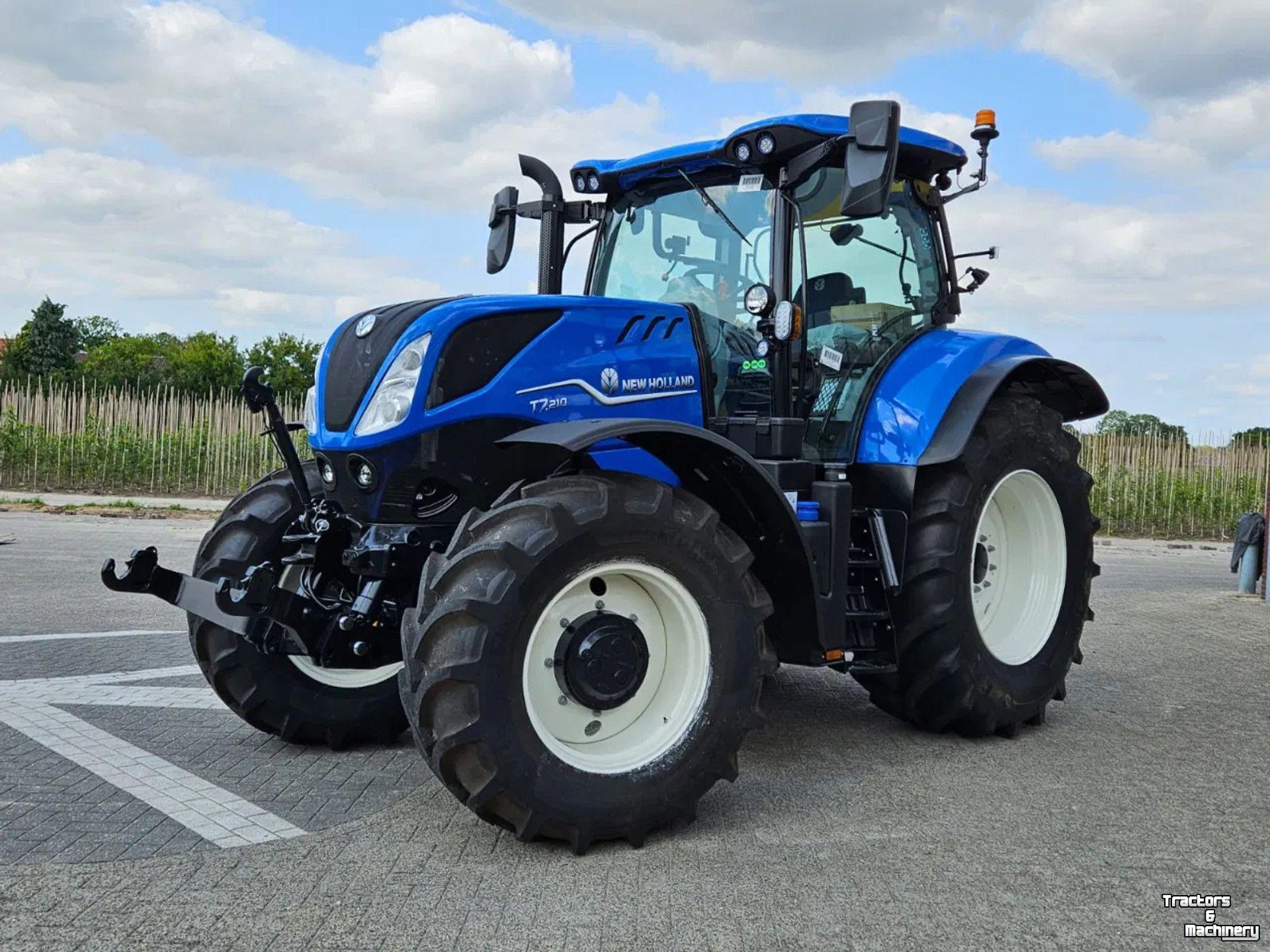 Schlepper / Traktor New Holland T7.210 Range command 50 km/h
