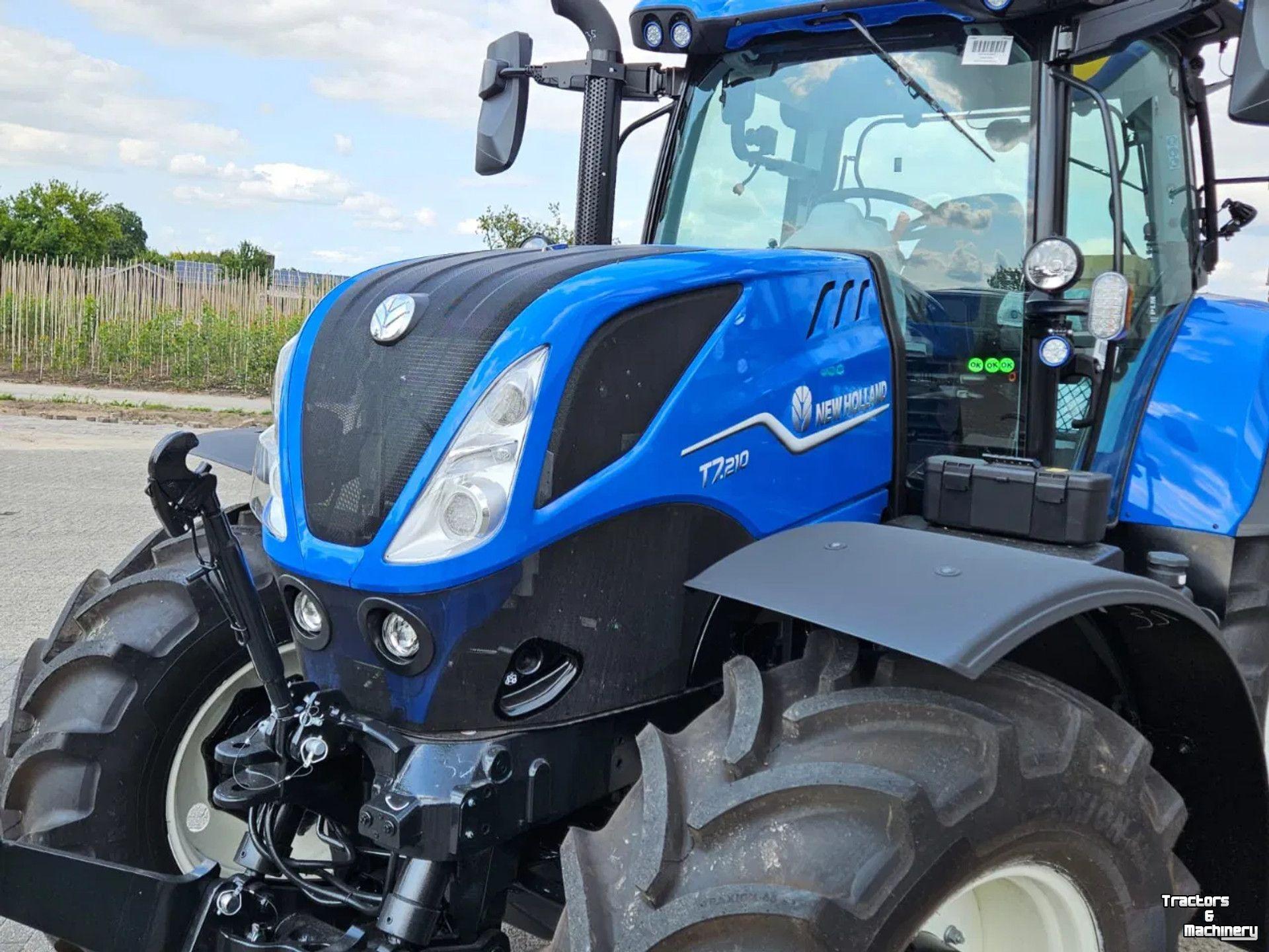 Schlepper / Traktor New Holland T7.210 Range command 50 km/h