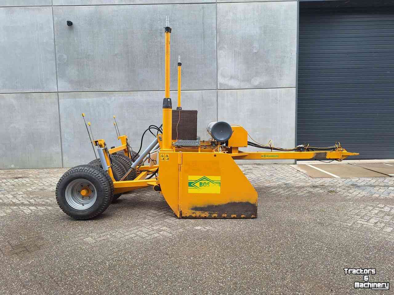 Planiergeräte Bos KB 2650 met Kieboom Machine Control