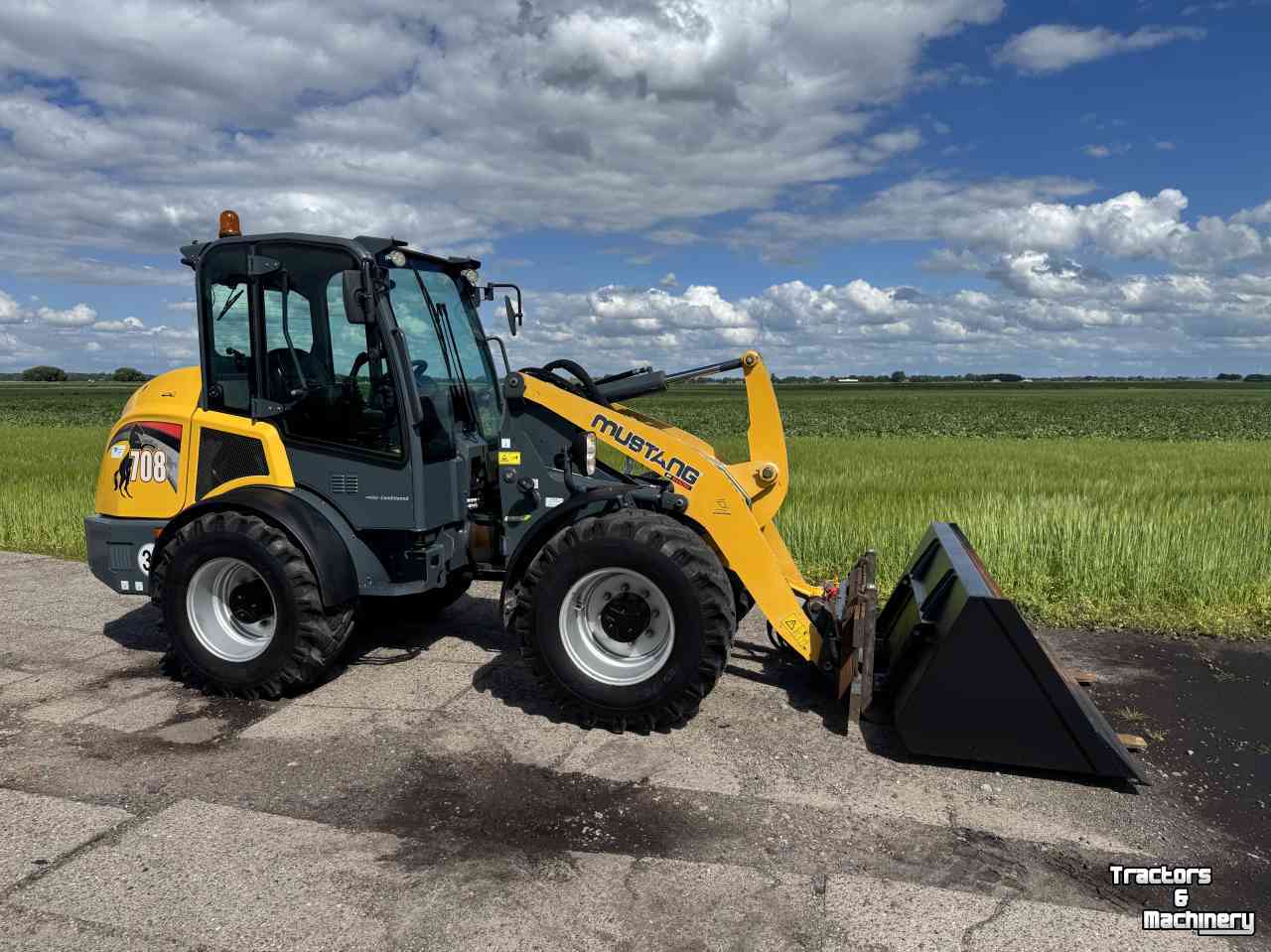 Radlader Mustang 708