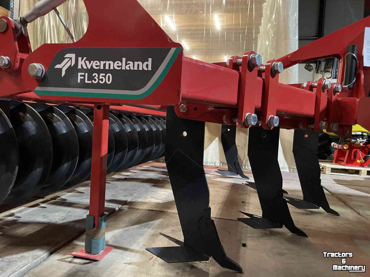 Tiefenlockerer Kverneland FL 350  V Woeler met press wals