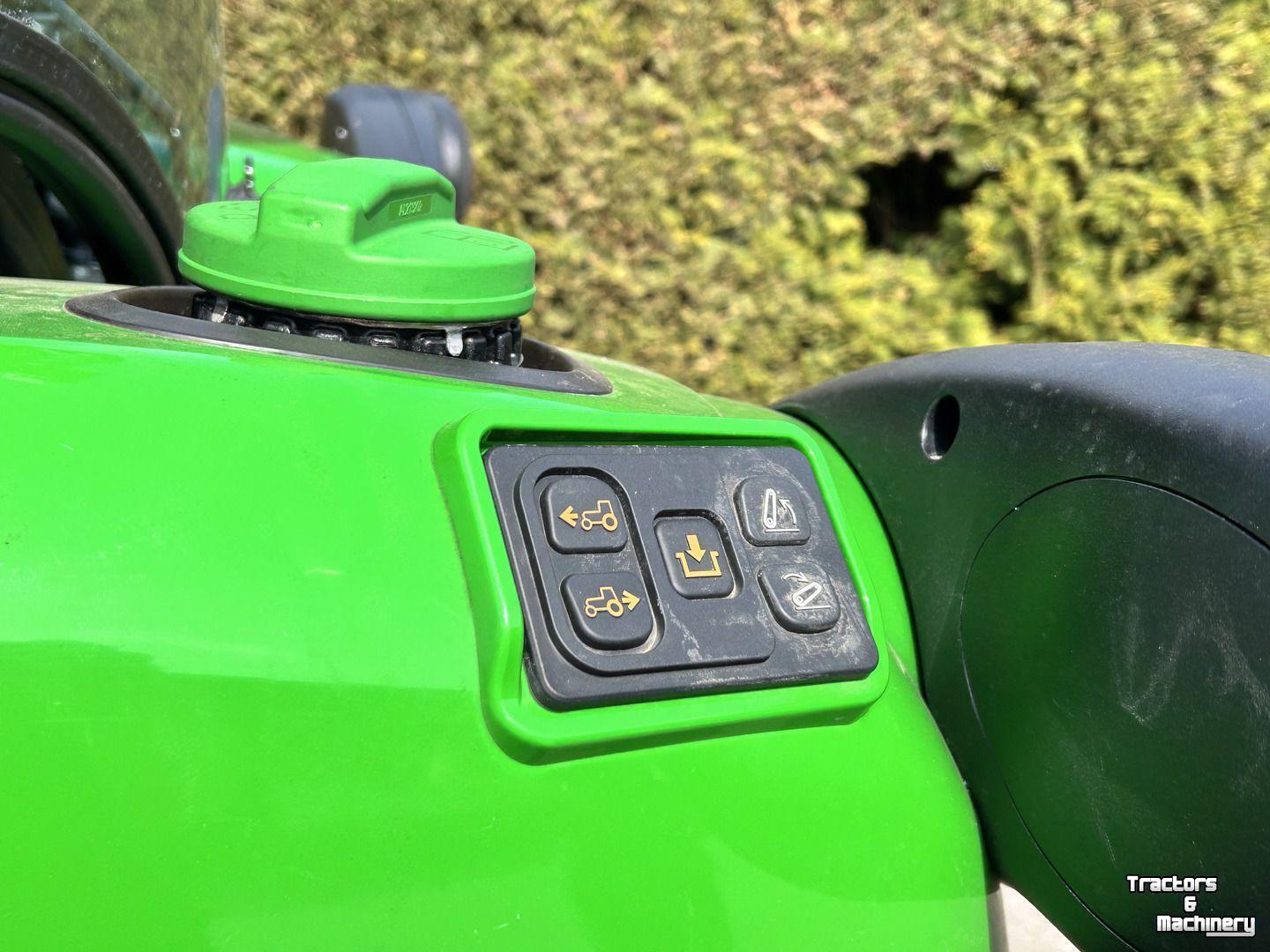 Obsttraktor John Deere 4066R