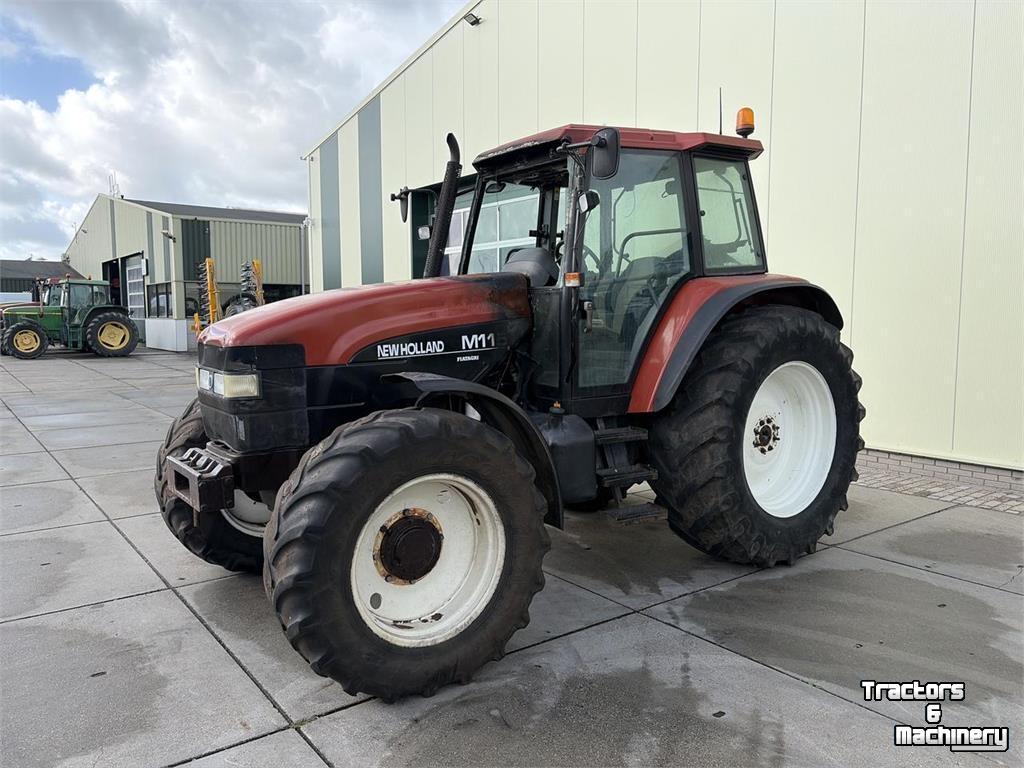 Schlepper / Traktor New Holland 8160
