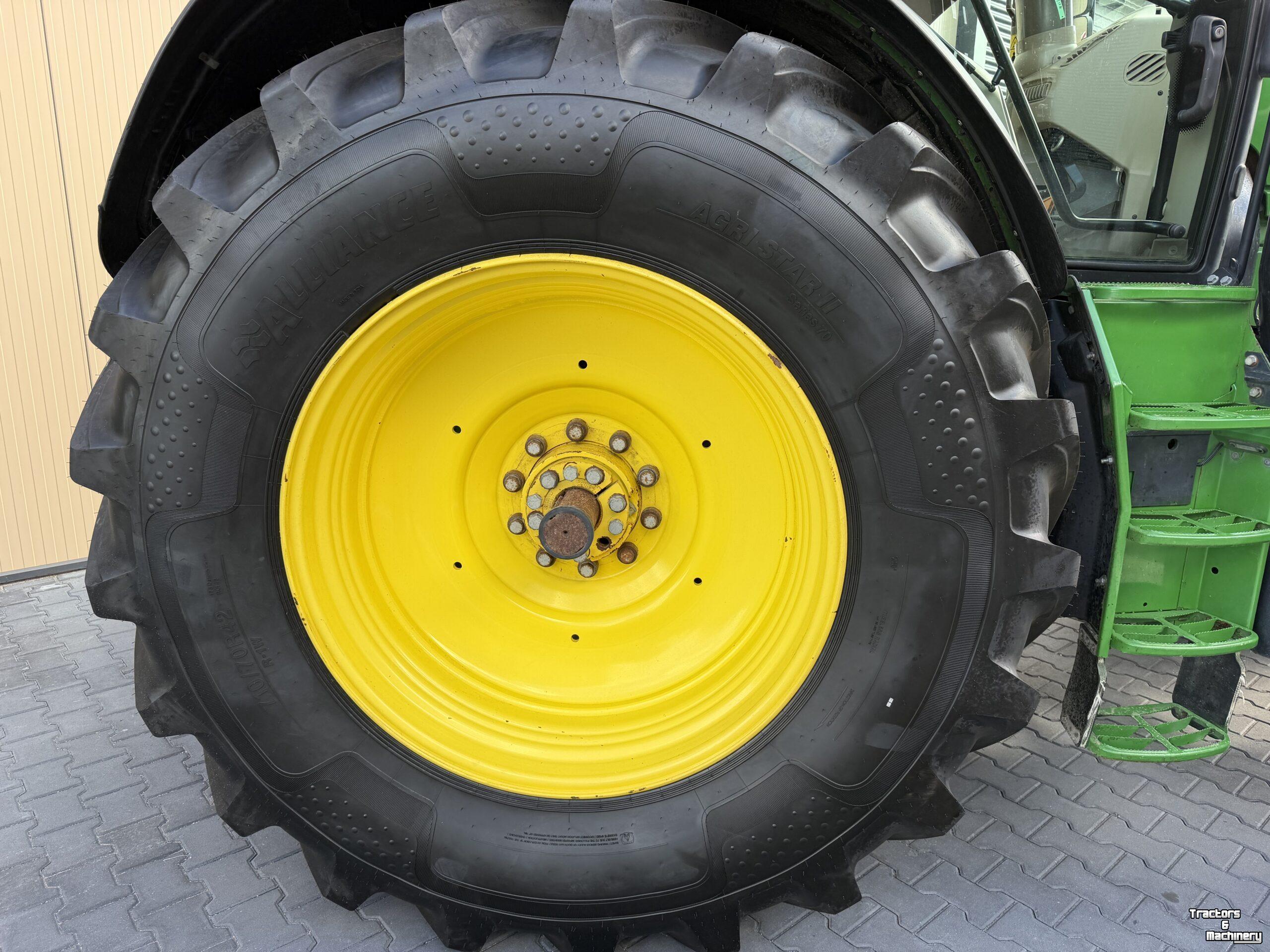 Schlepper / Traktor John Deere 6215R
