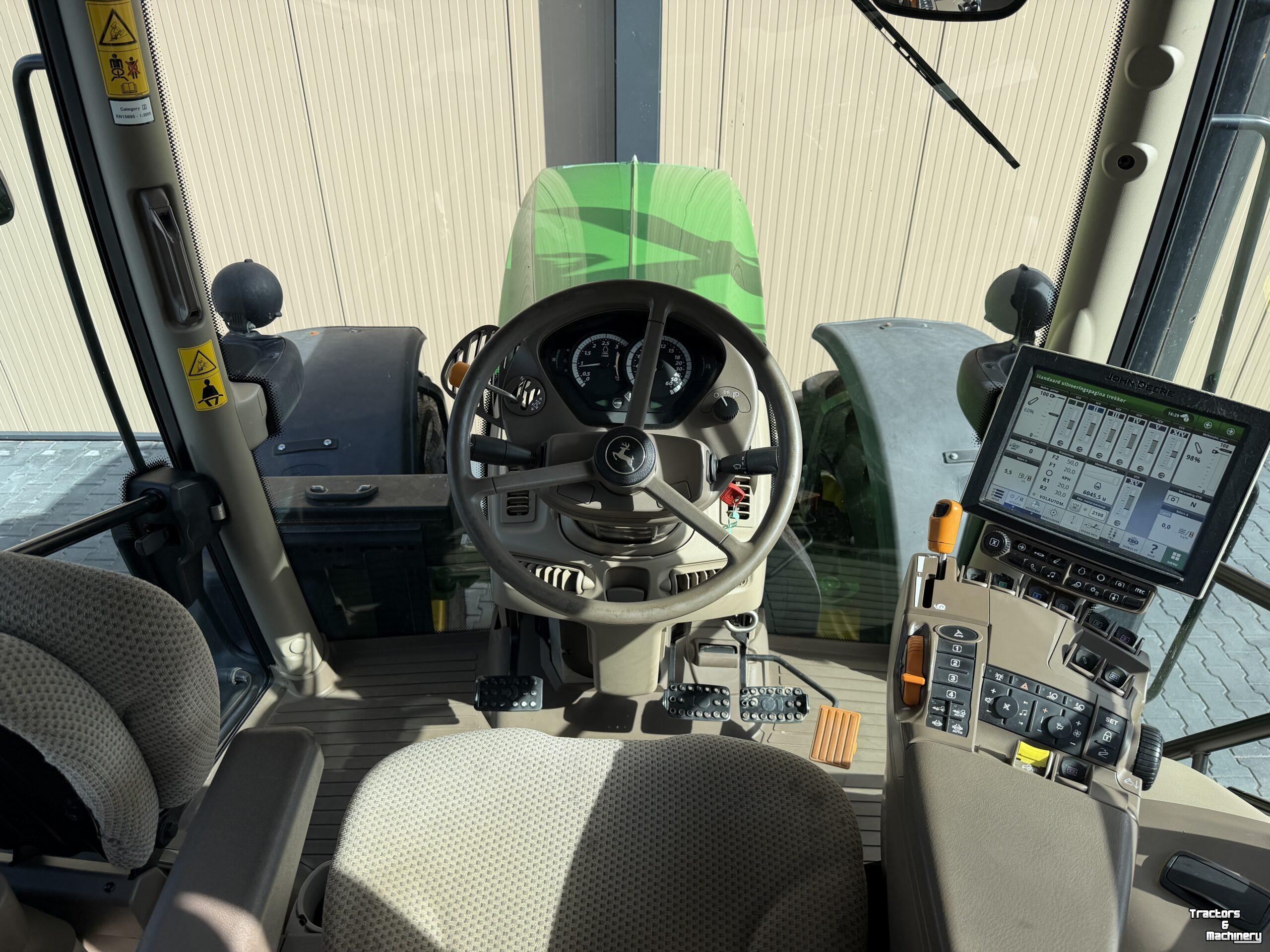 Schlepper / Traktor John Deere 6215R