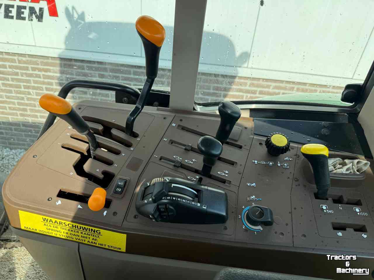 Schlepper / Traktor John Deere 6120 SE