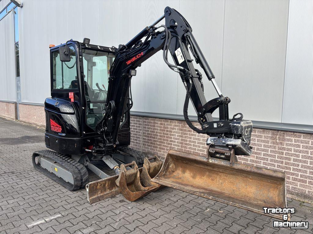Minibagger Takeuchi TB325R + Compact Tilt tiltrotator