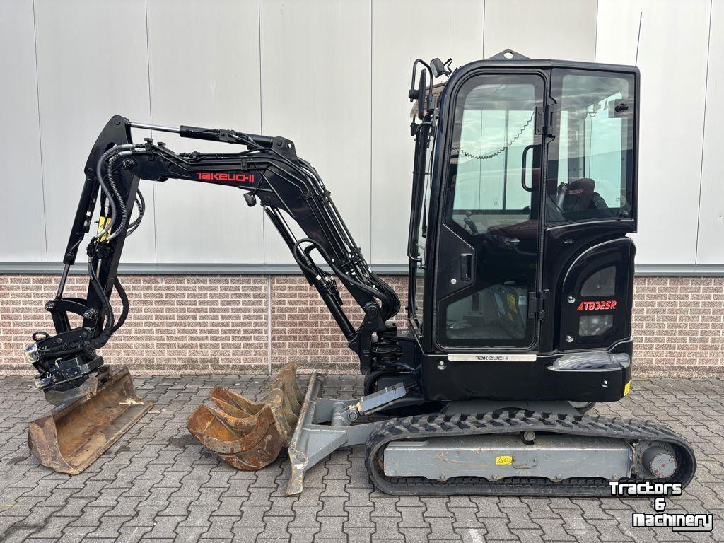 Minibagger Takeuchi TB325R + Compact Tilt tiltrotator