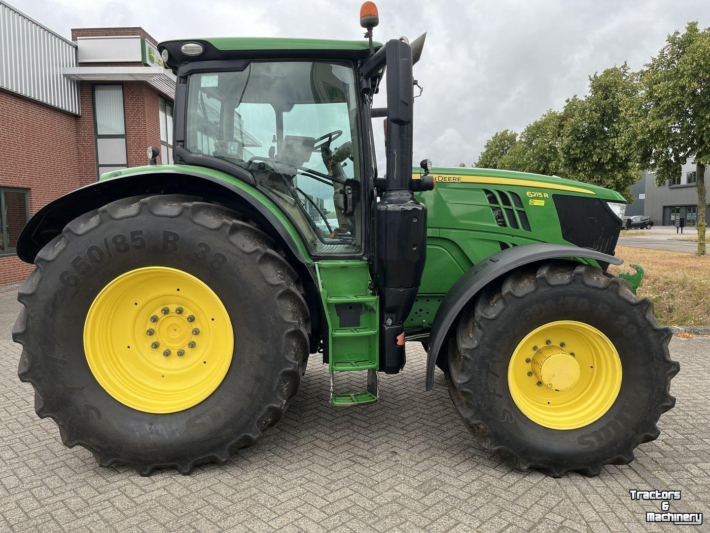 Schlepper / Traktor John Deere 6215R