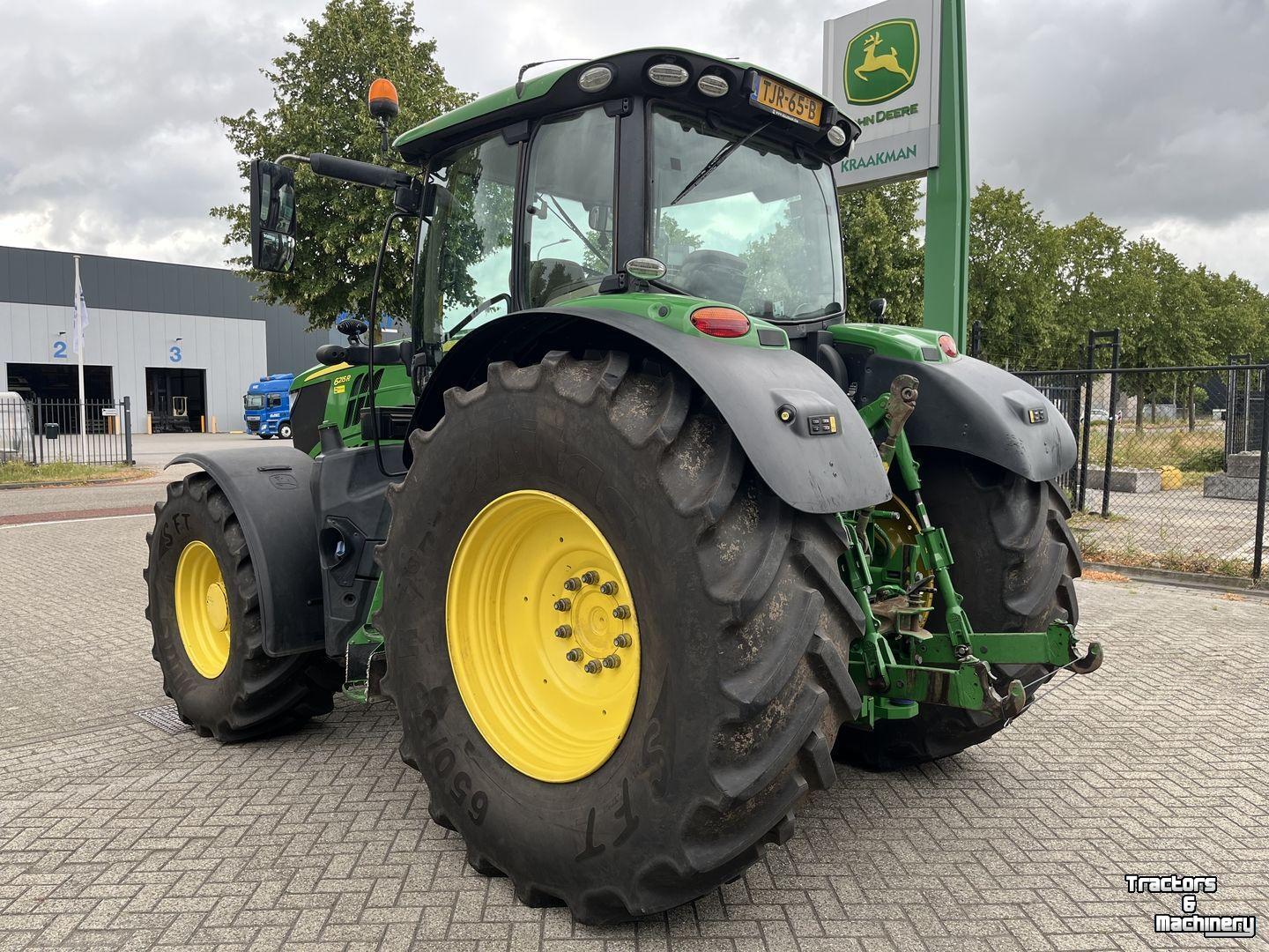 Schlepper / Traktor John Deere 6215R